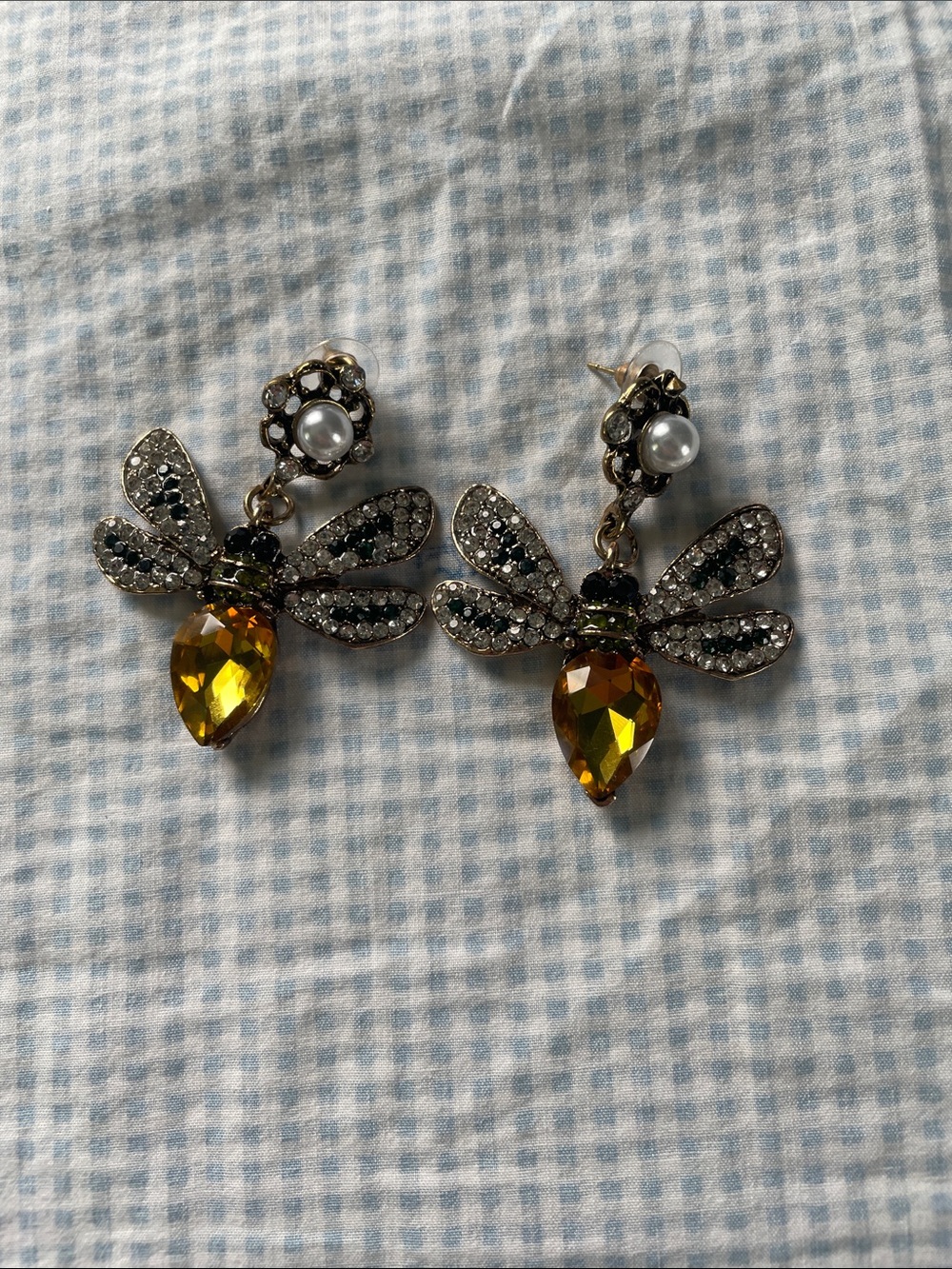 Pearl Dangle Bee Earrings